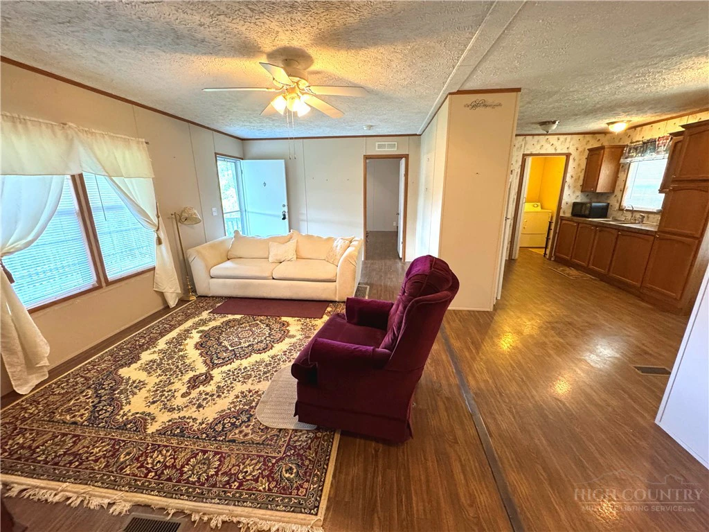 Image number 8 for the current listing