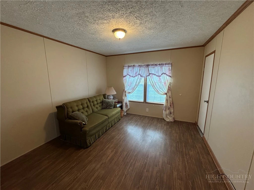 Image number 12 for the current listing