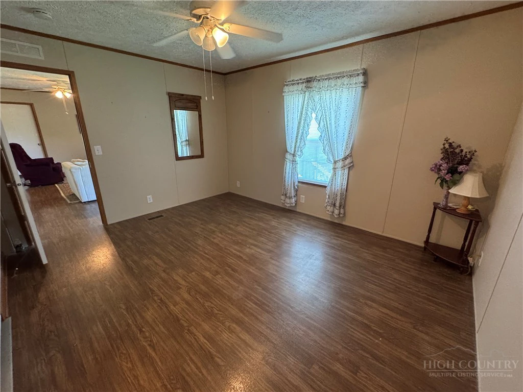 Image number 14 for the current listing