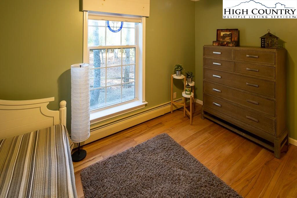 Image number 6 for the current listing