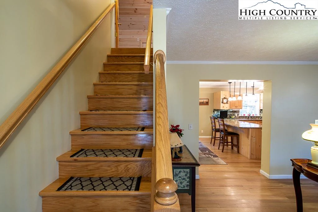 Image number 9 for the current listing