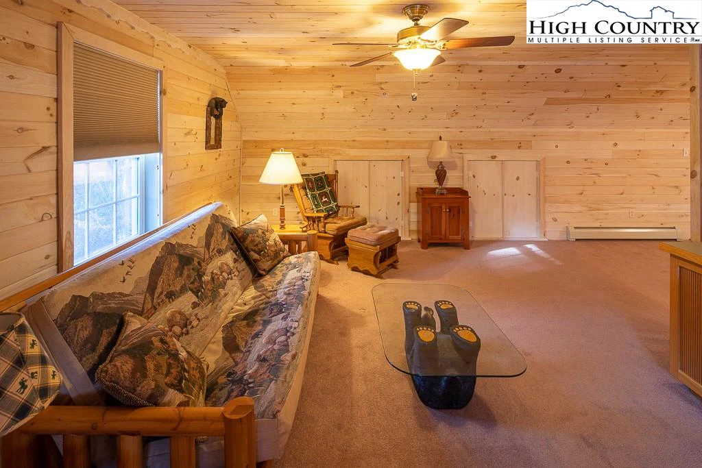 Image number 11 for the current listing
