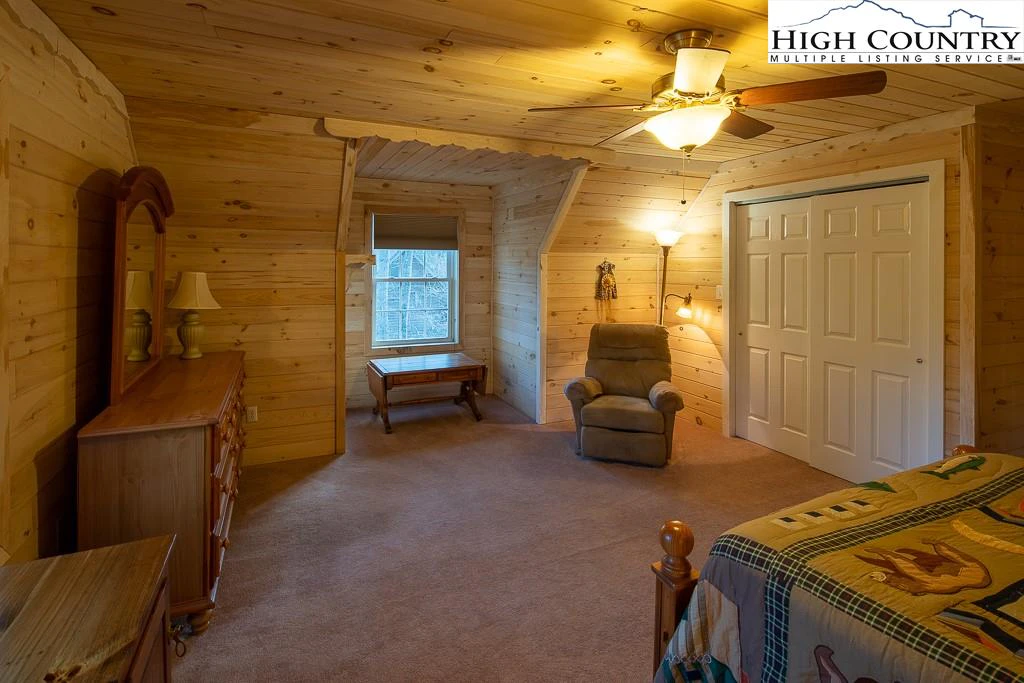 Image number 18 for the current listing