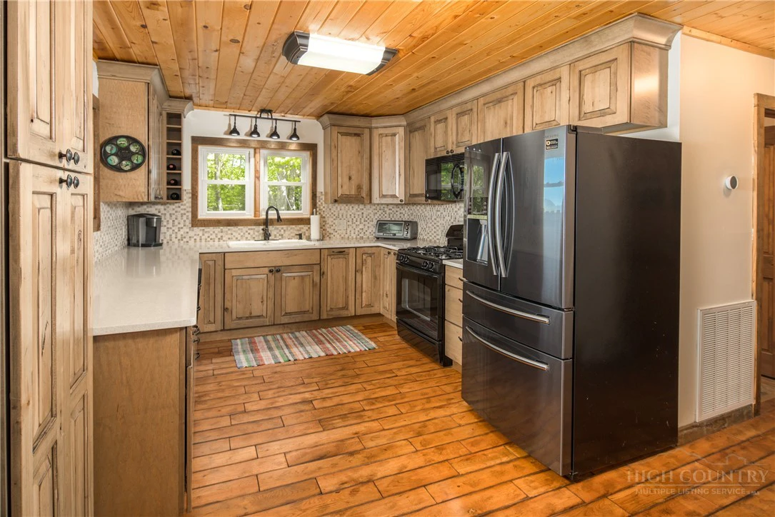 Image number 18 for the current listing
