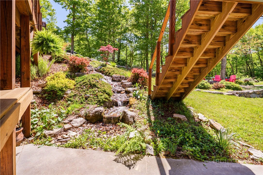 Image number 13 for the current listing