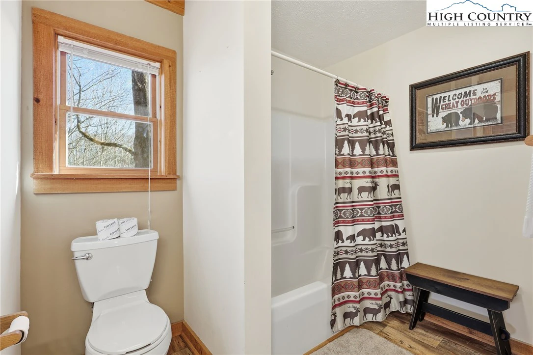Image number 14 for the current listing