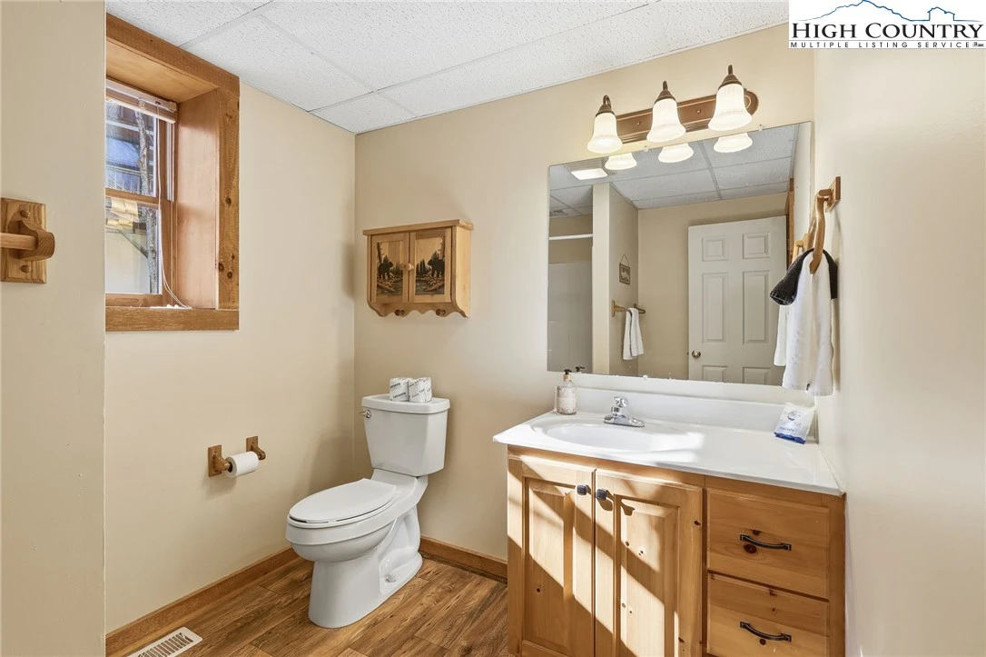 Image number 13 for the current listing