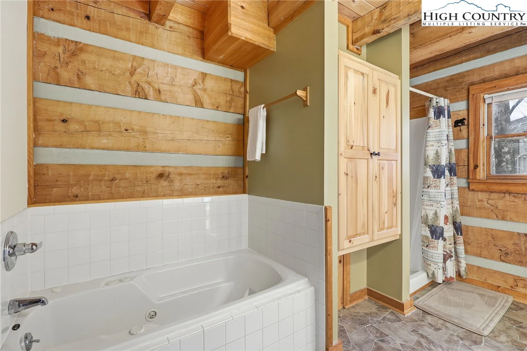 Image number 2 for the current listing