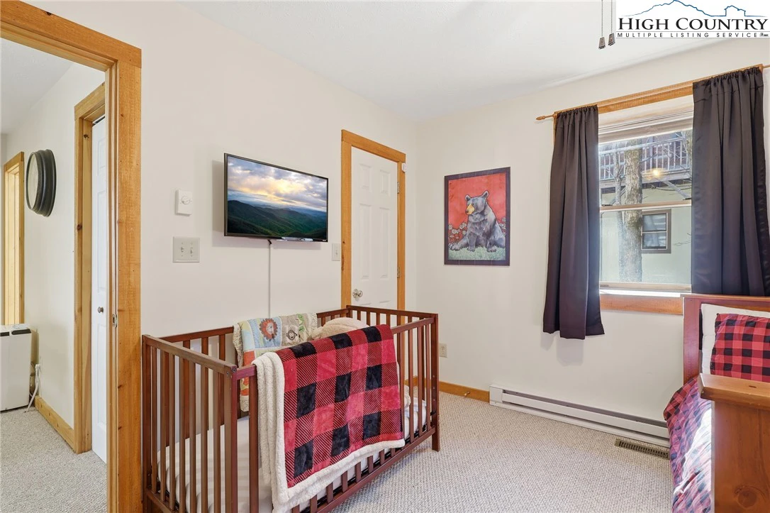 Image number 19 for the current listing
