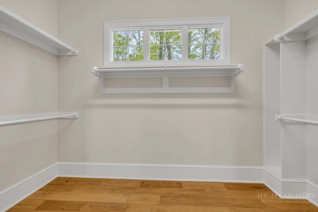 Image number 3 for the current listing