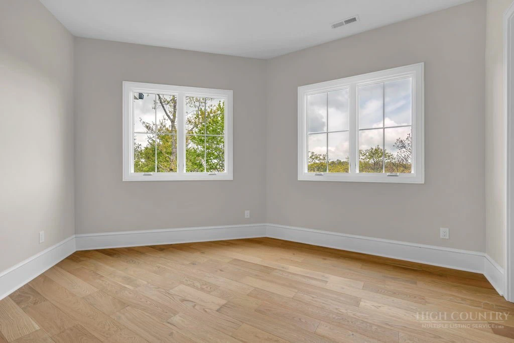 Image number 7 for the current listing