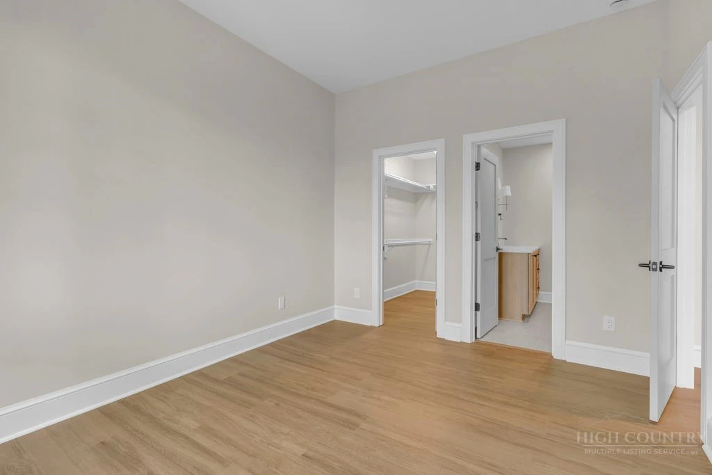 Image number 2 for the current listing