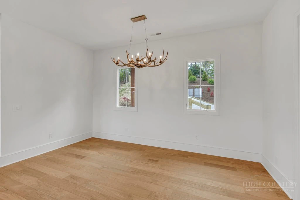 Image number 21 for the current listing