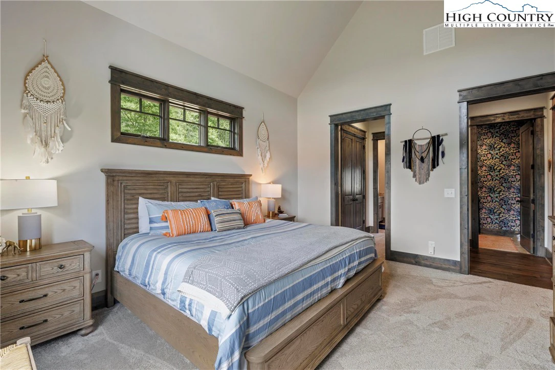 Image number 14 for the current listing