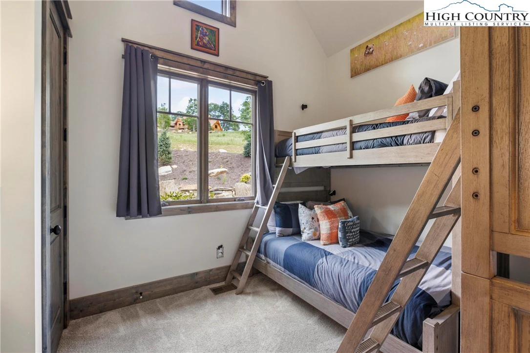 Image number 11 for the current listing