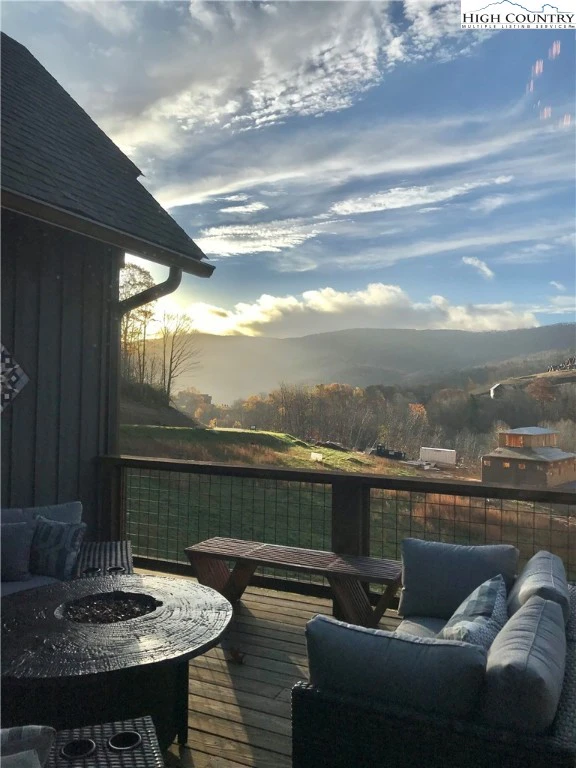 Image number 17 for the current listing