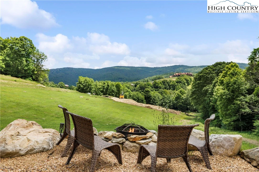 Image number 18 for the current listing