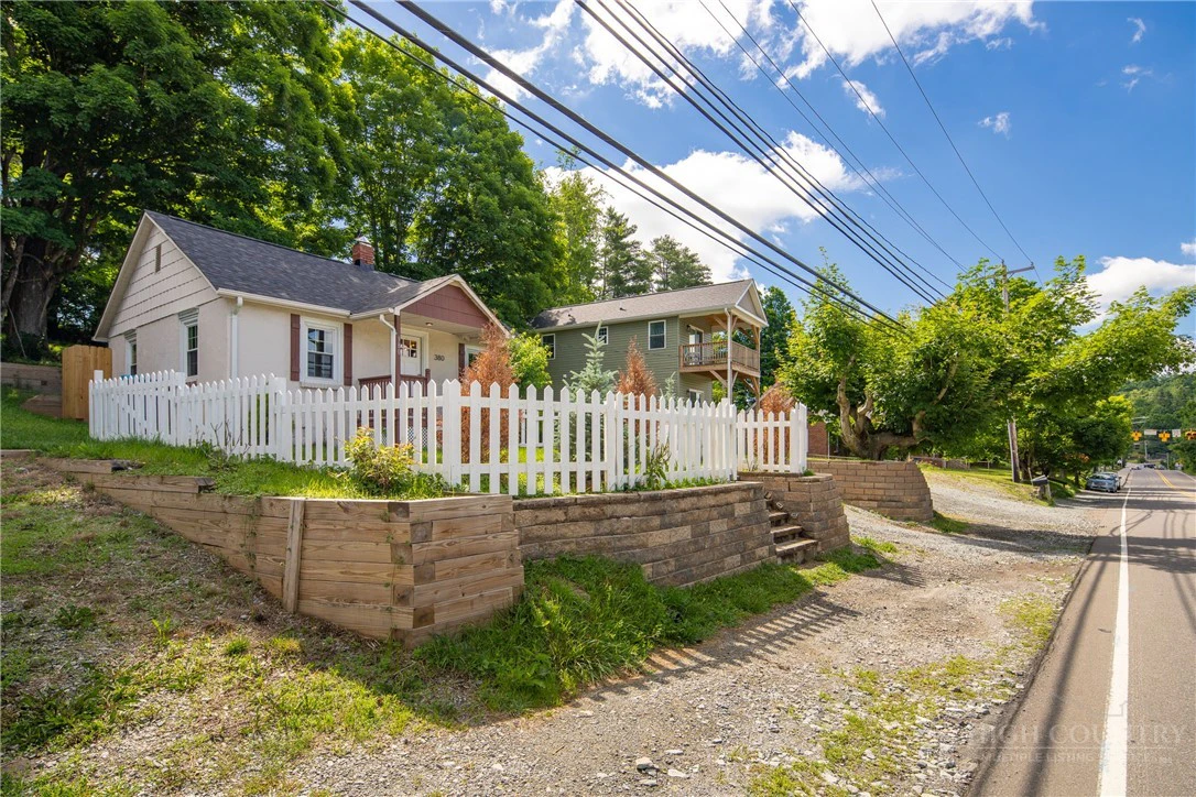 Image number 4 for the current listing