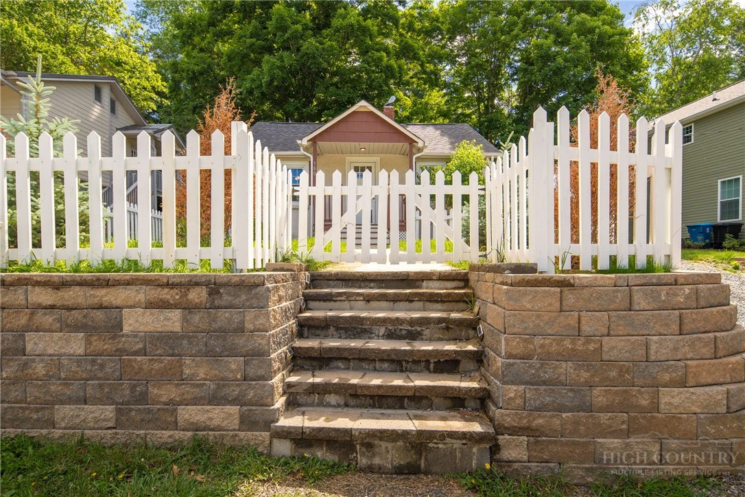 Image number 6 for the current listing