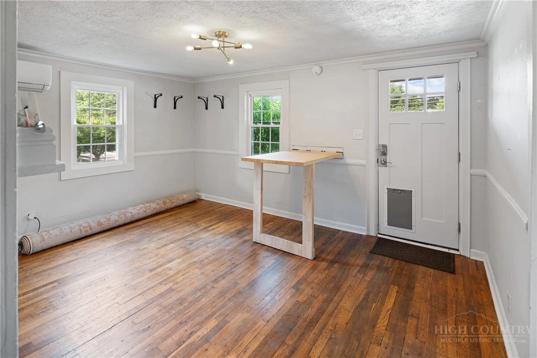 Image number 7 for the current listing