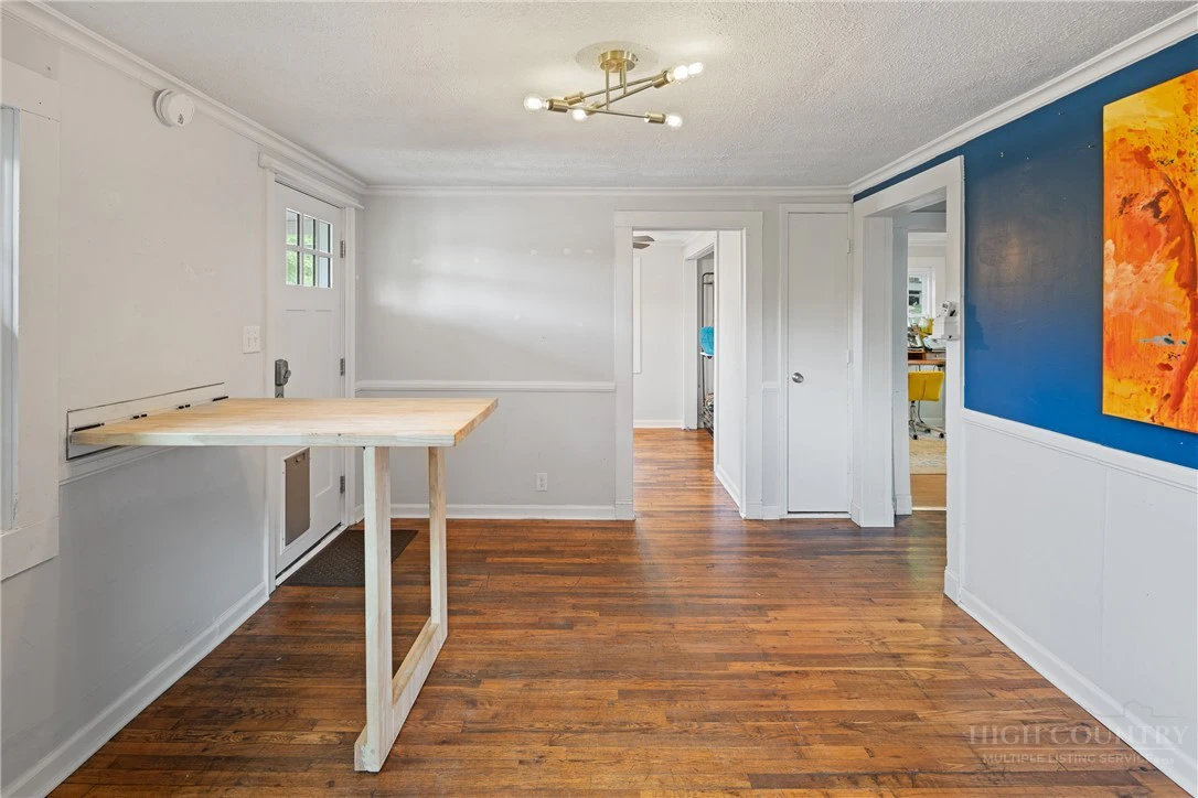 Image number 9 for the current listing