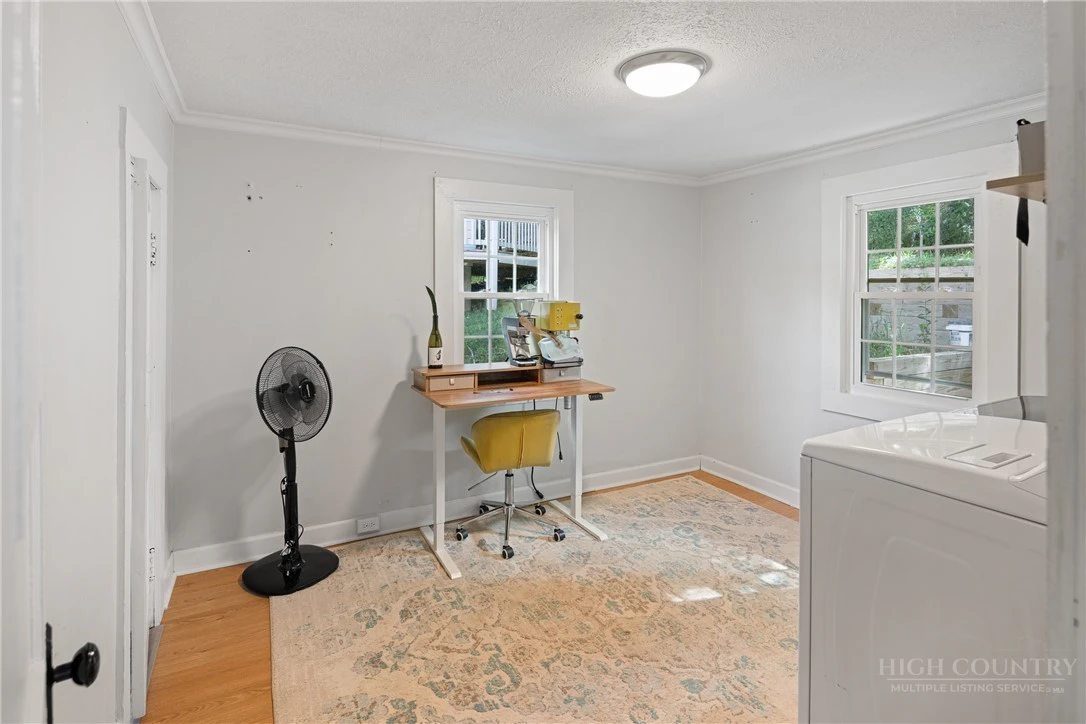 Image number 15 for the current listing