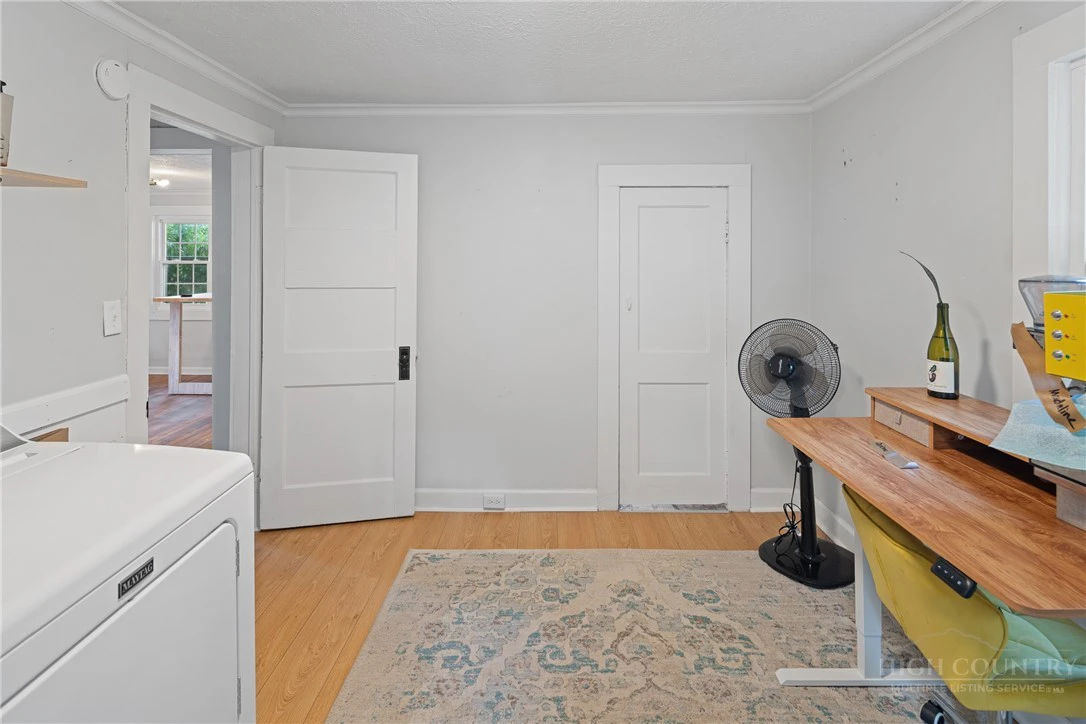 Image number 16 for the current listing
