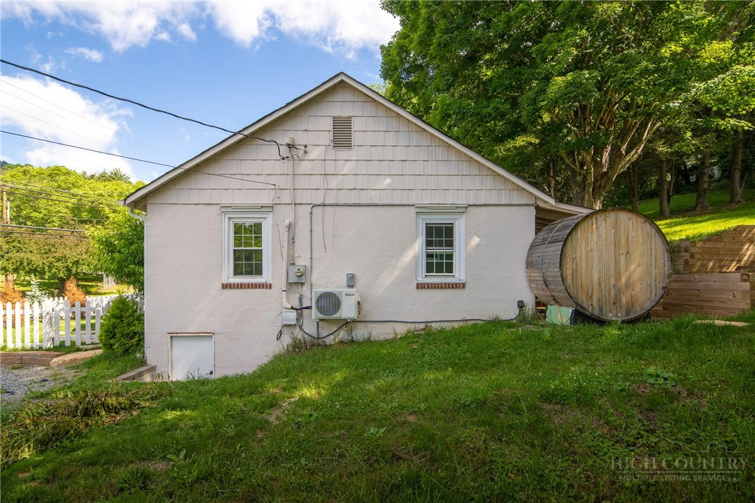 Image number 21 for the current listing