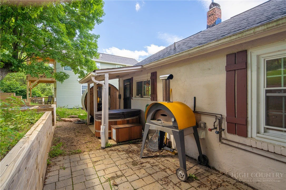 Image number 20 for the current listing