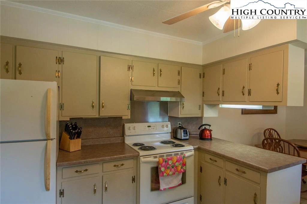 Image number 2 for the current listing