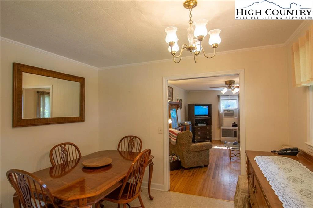 Image number 14 for the current listing
