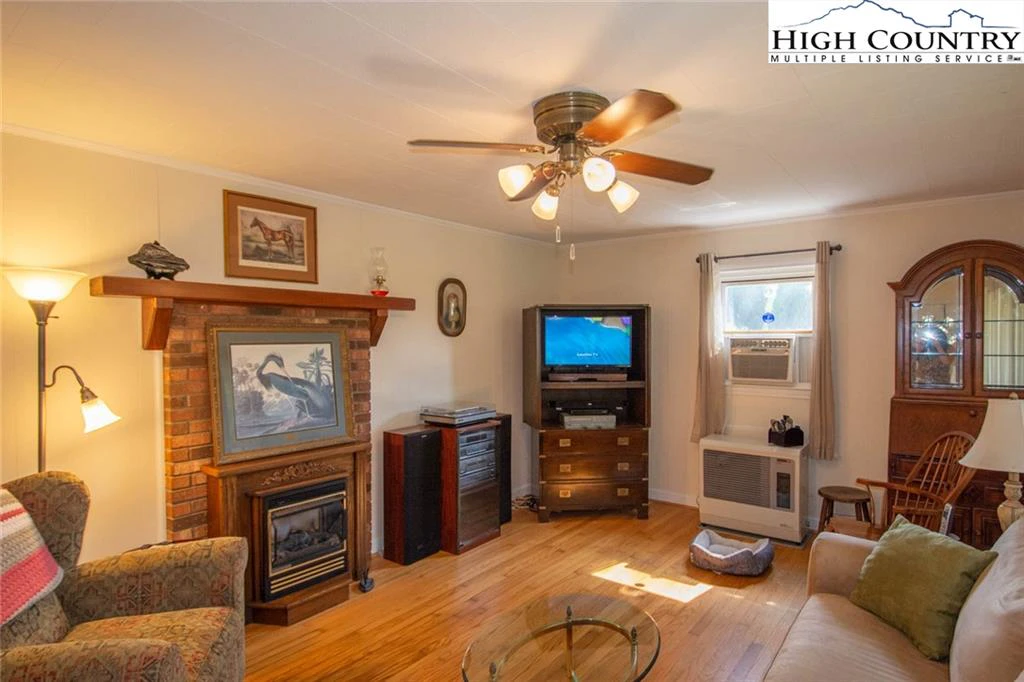 Image number 12 for the current listing