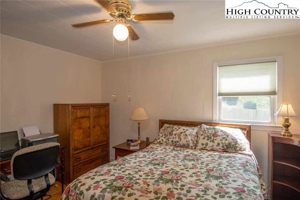 Image number 10 for the current listing