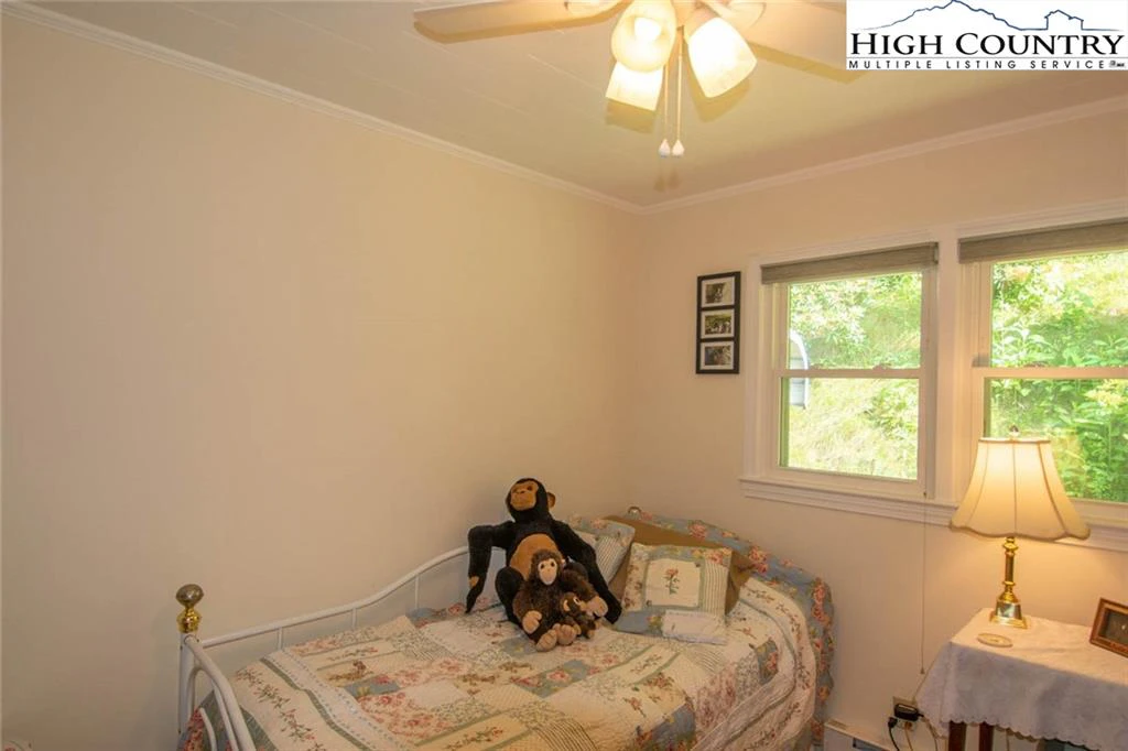 Image number 7 for the current listing