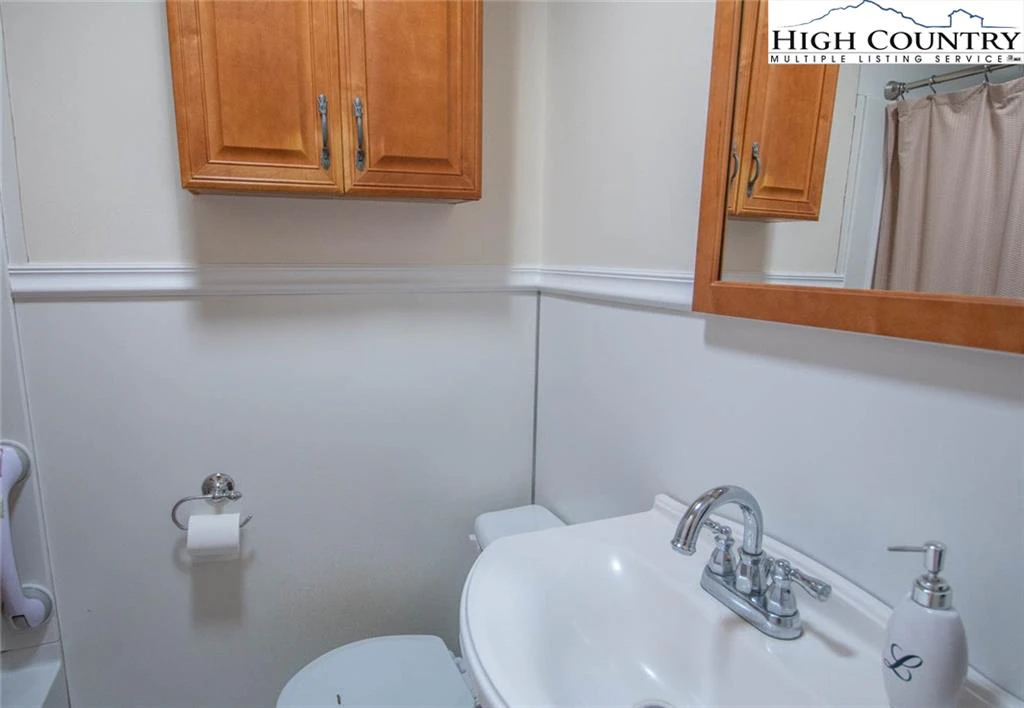 Image number 6 for the current listing