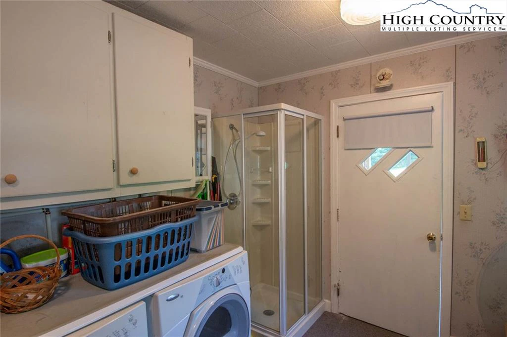 Image number 3 for the current listing
