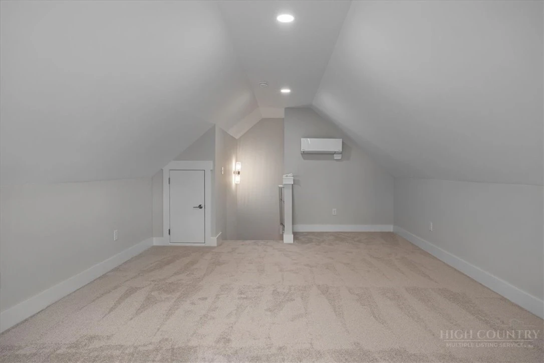 Image number 3 for the current listing