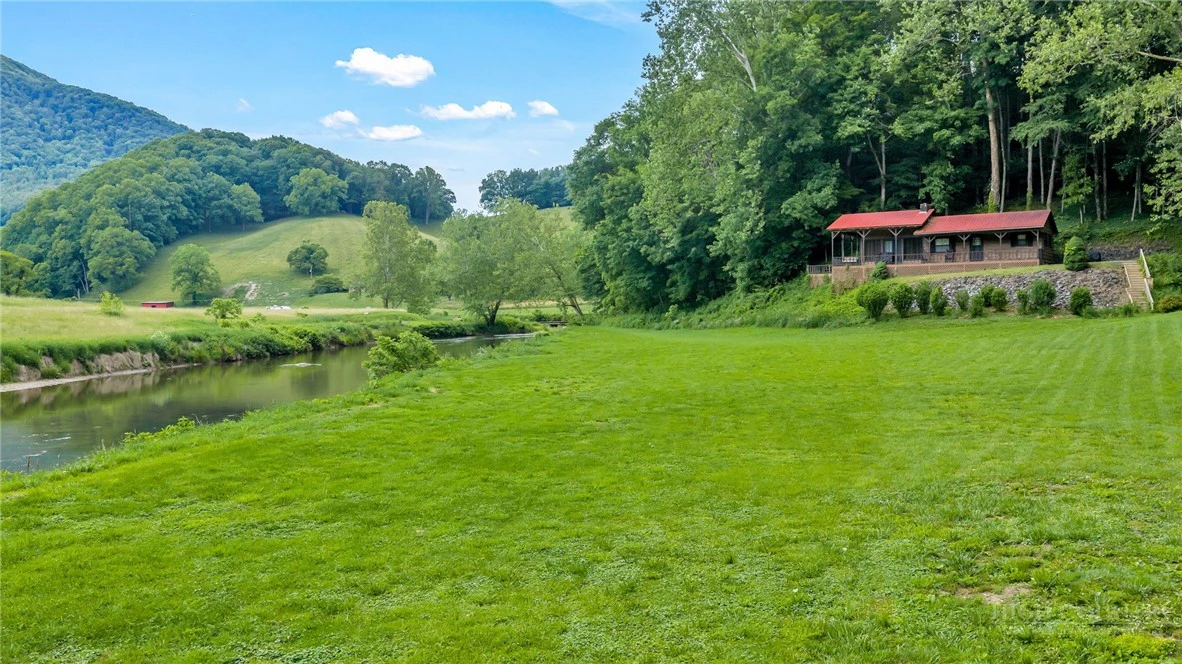 Image number 13 for the current listing