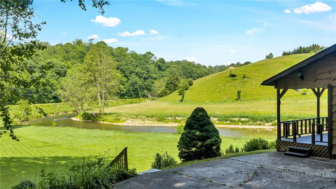 Image number 19 for the current listing