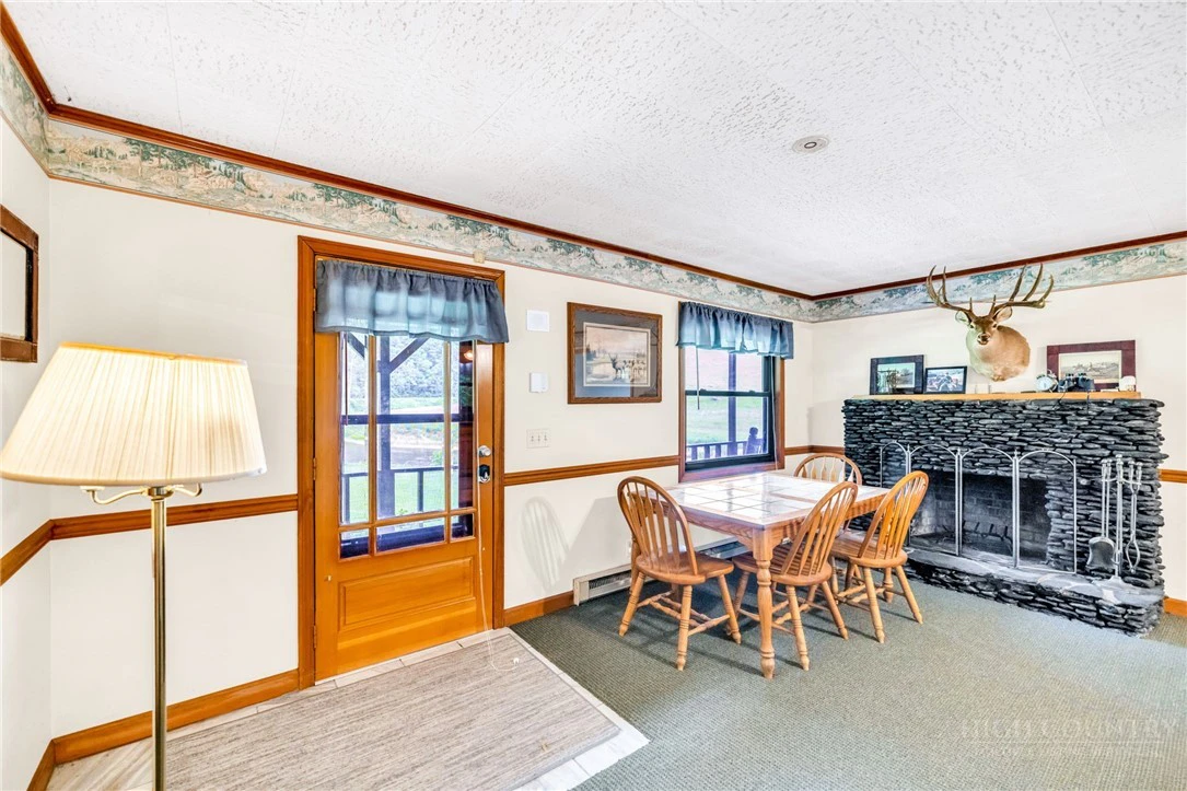 Image number 12 for the current listing