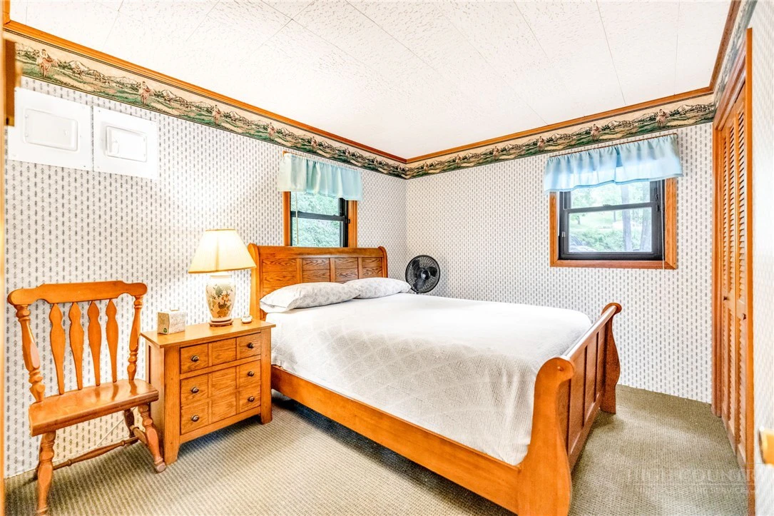 Image number 3 for the current listing