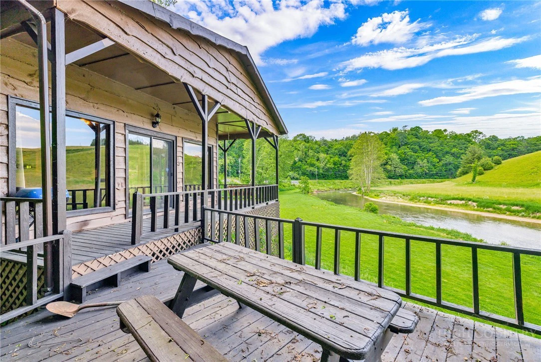Image number 2 for the current listing