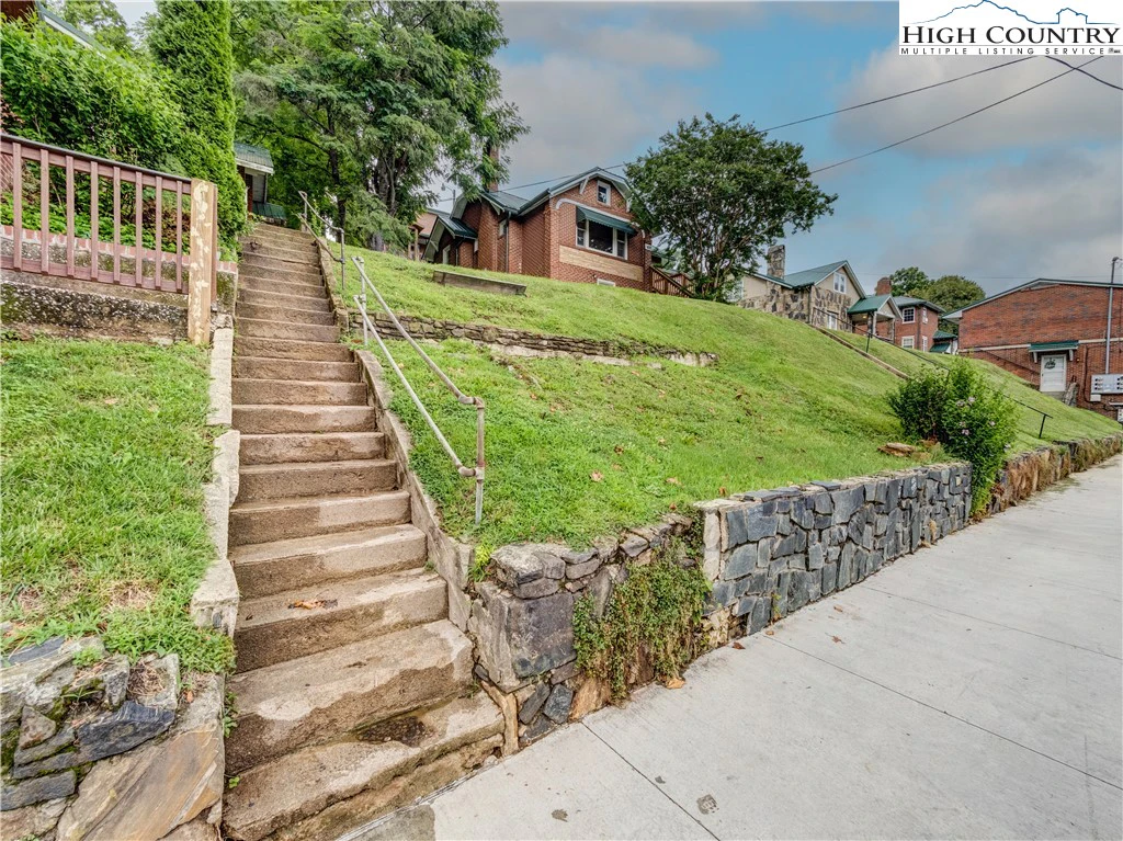 Image number 21 for the current listing