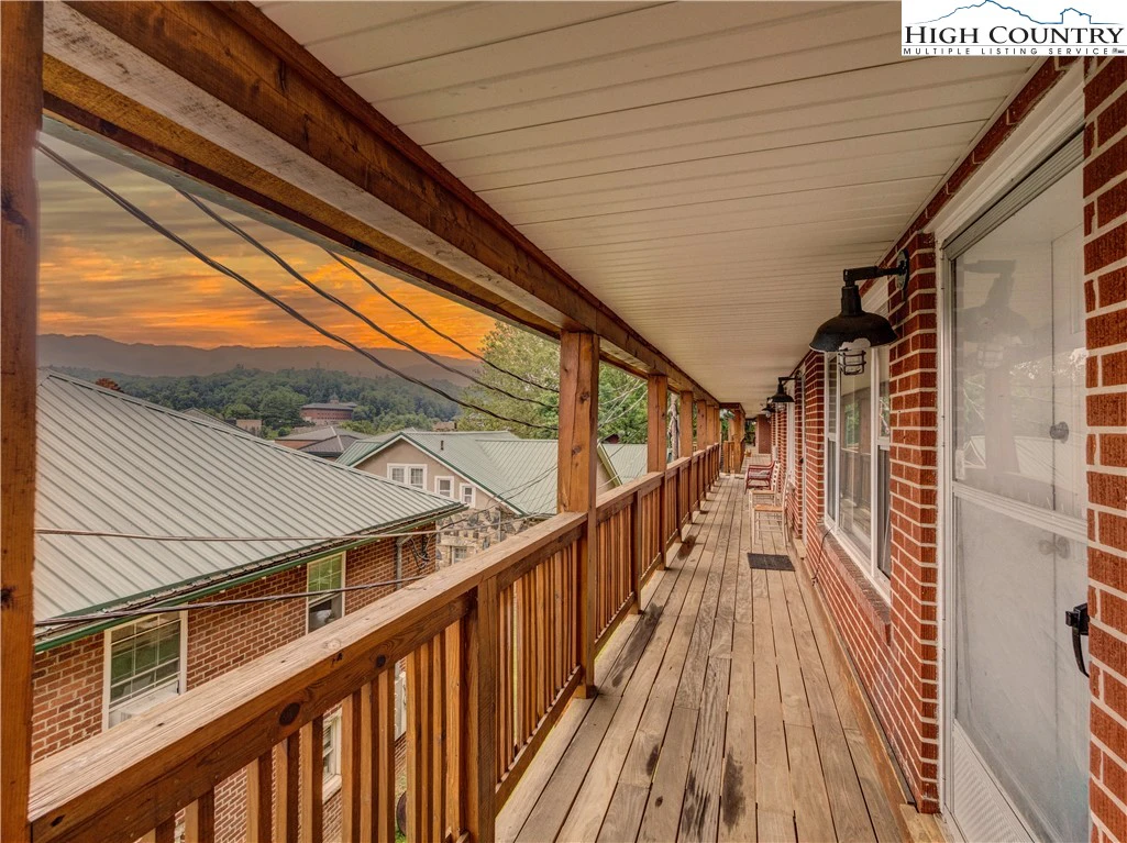Image number 19 for the current listing