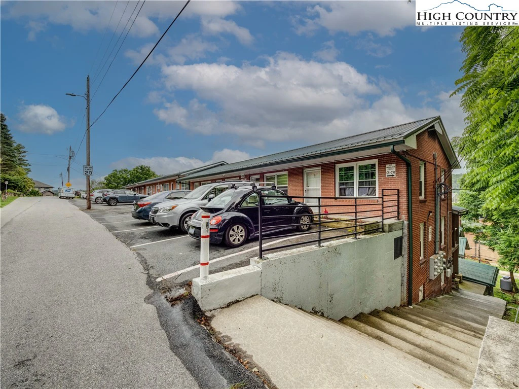 Image number 18 for the current listing