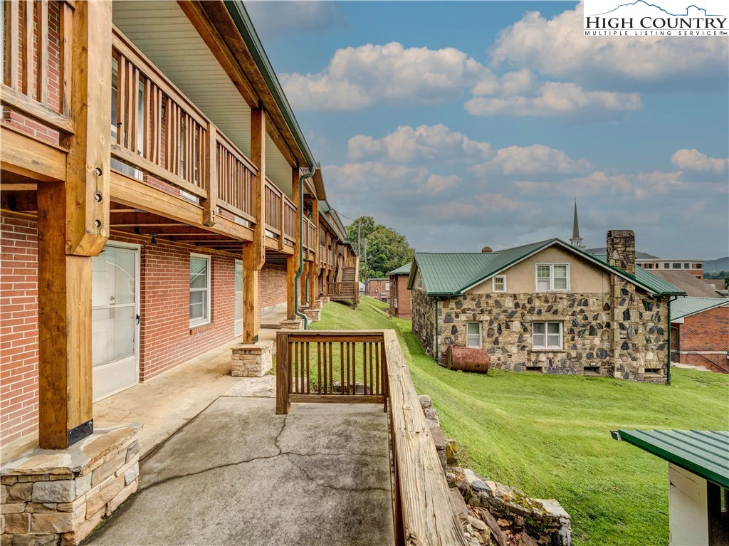 Image number 2 for the current listing