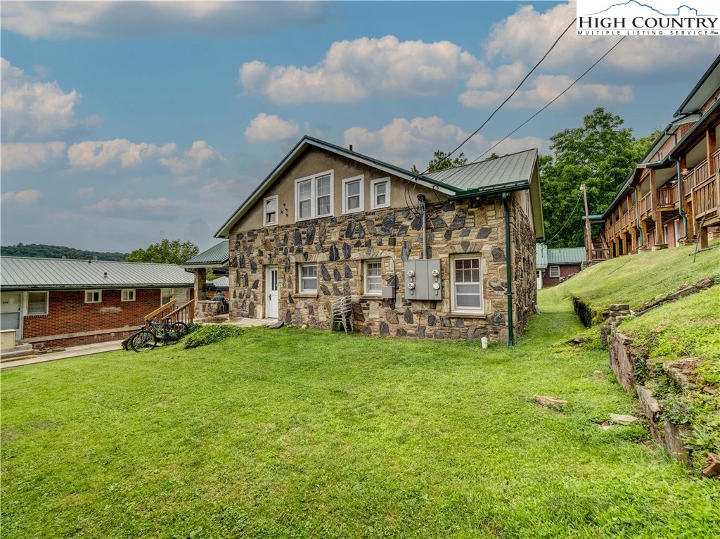 Image number 14 for the current listing