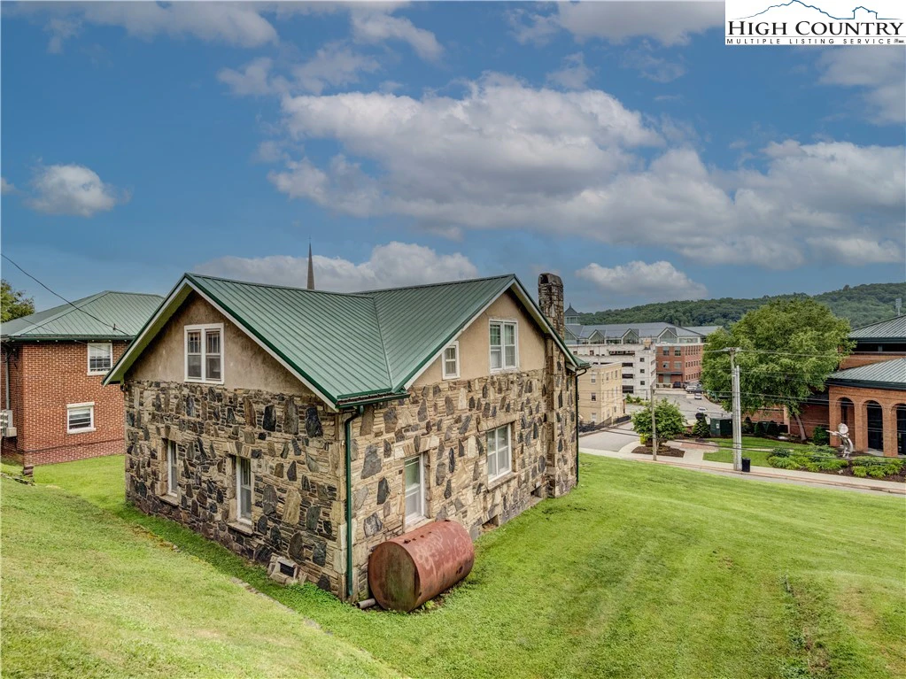 Image number 13 for the current listing