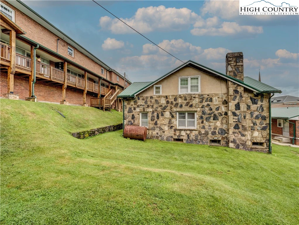 Image number 11 for the current listing
