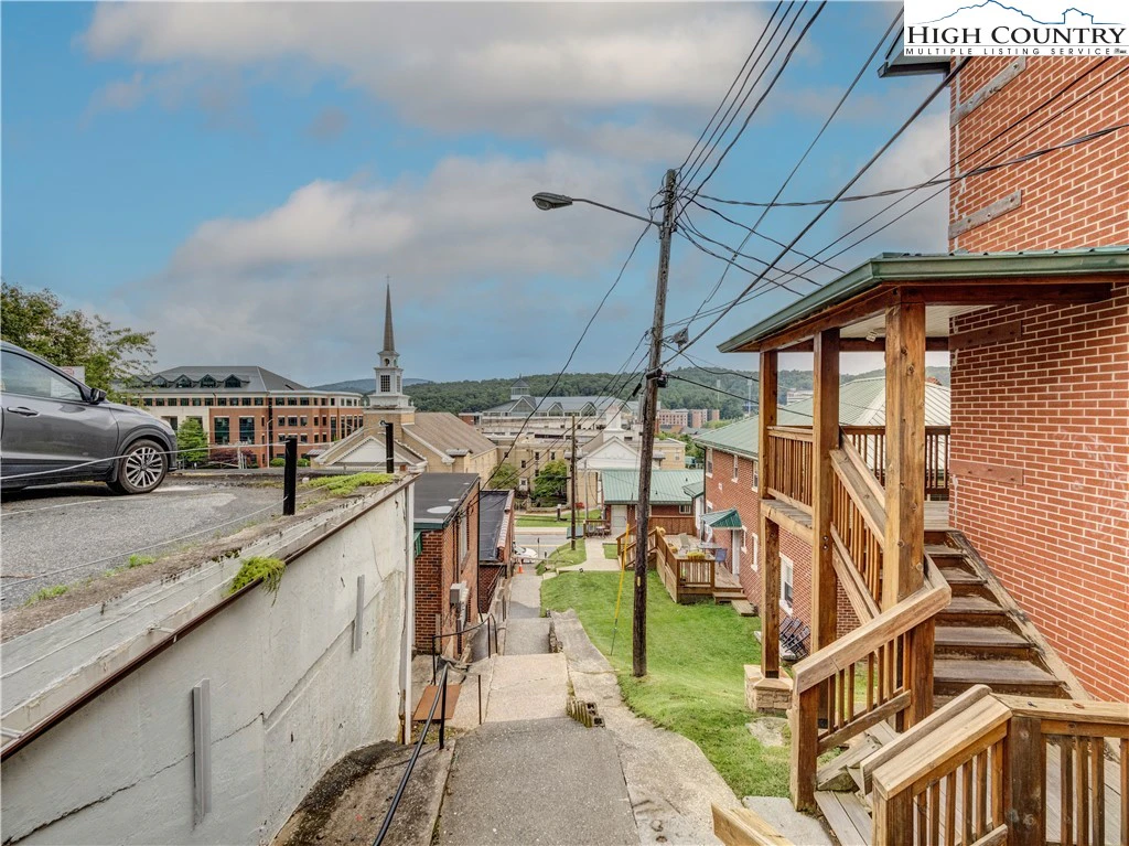Image number 4 for the current listing